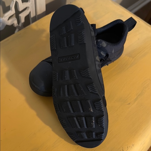 Men's Black Canvas Sneakers - Picture 2 of 3